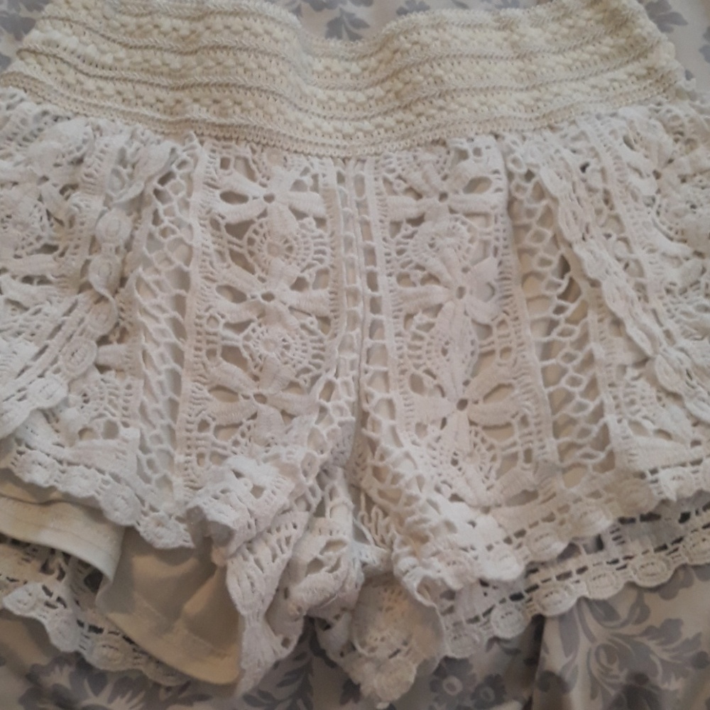 Rewind crocheted shorts